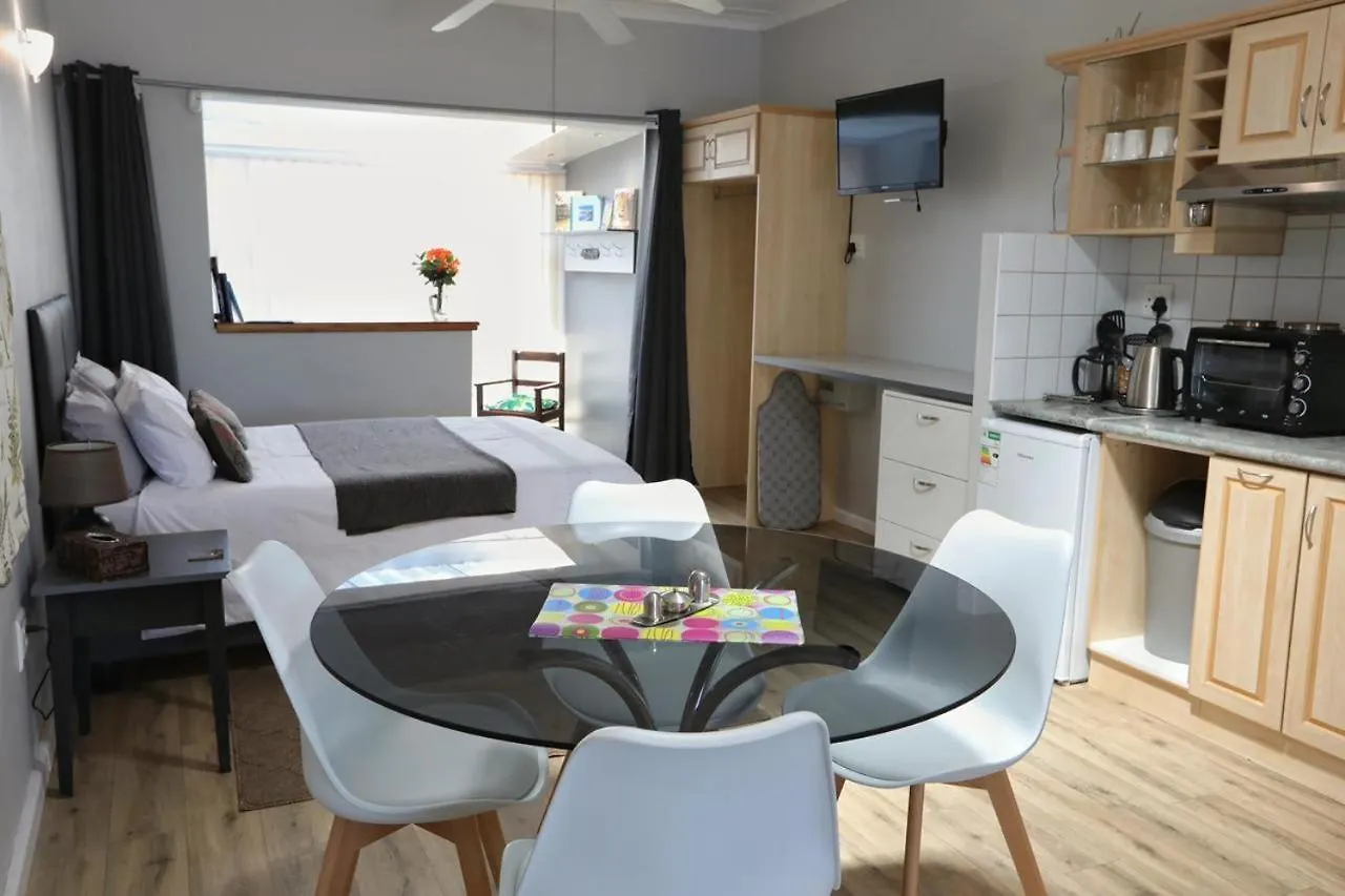 Caesar'S Self-Catering Open Plan Suite Somerset West South Africa