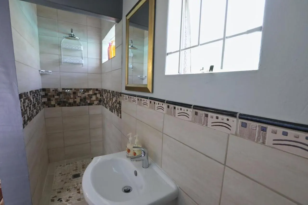 Caesar'S Self-Catering Open Plan Suite Somerset West Apartment